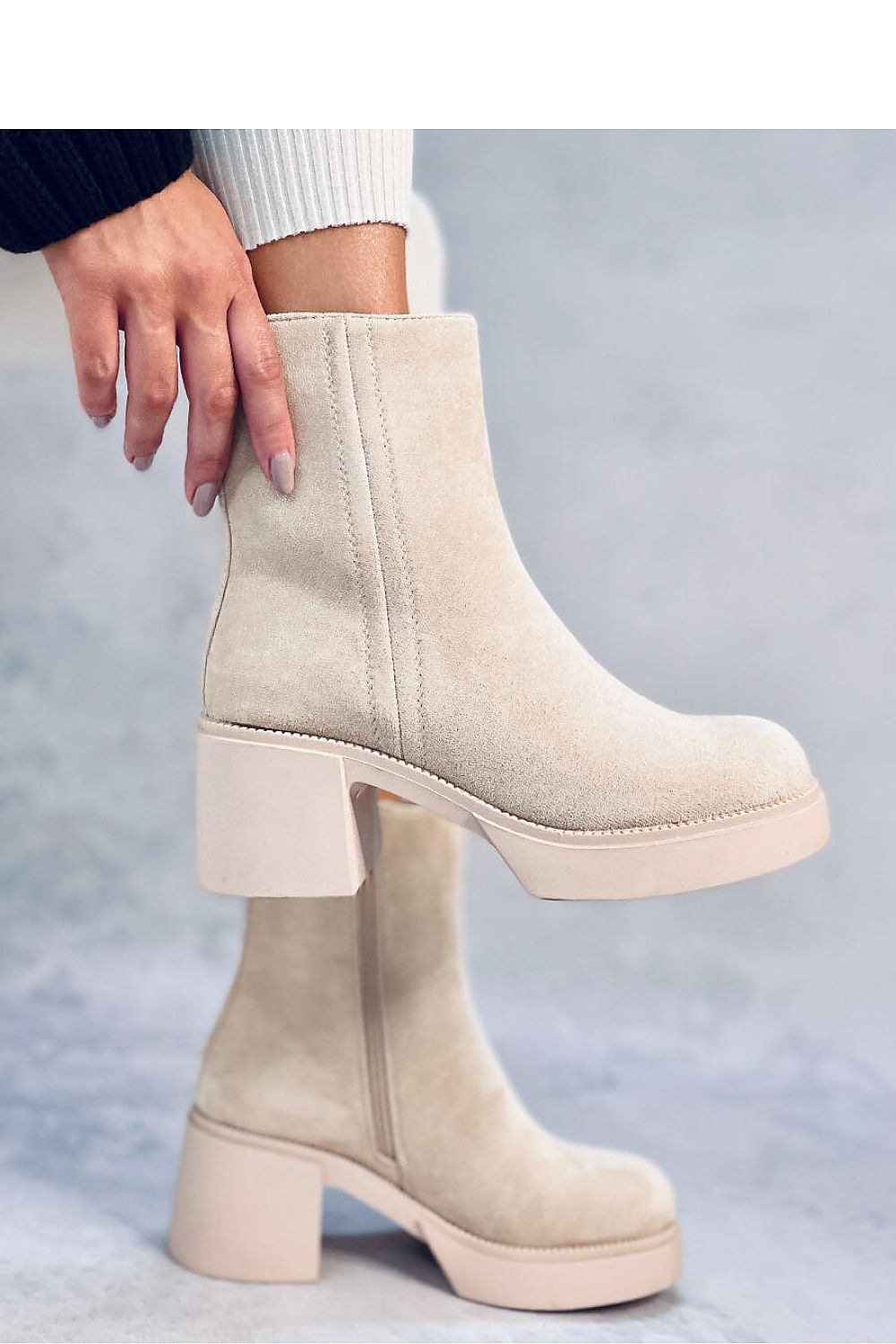 Stiefeletten mit Absatz Model 187369 Inello