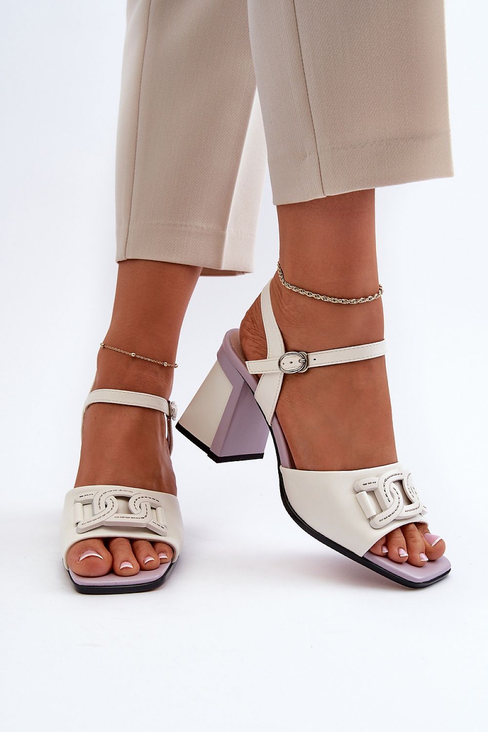 Sandalen mit Absatz Model 195418 Step in style