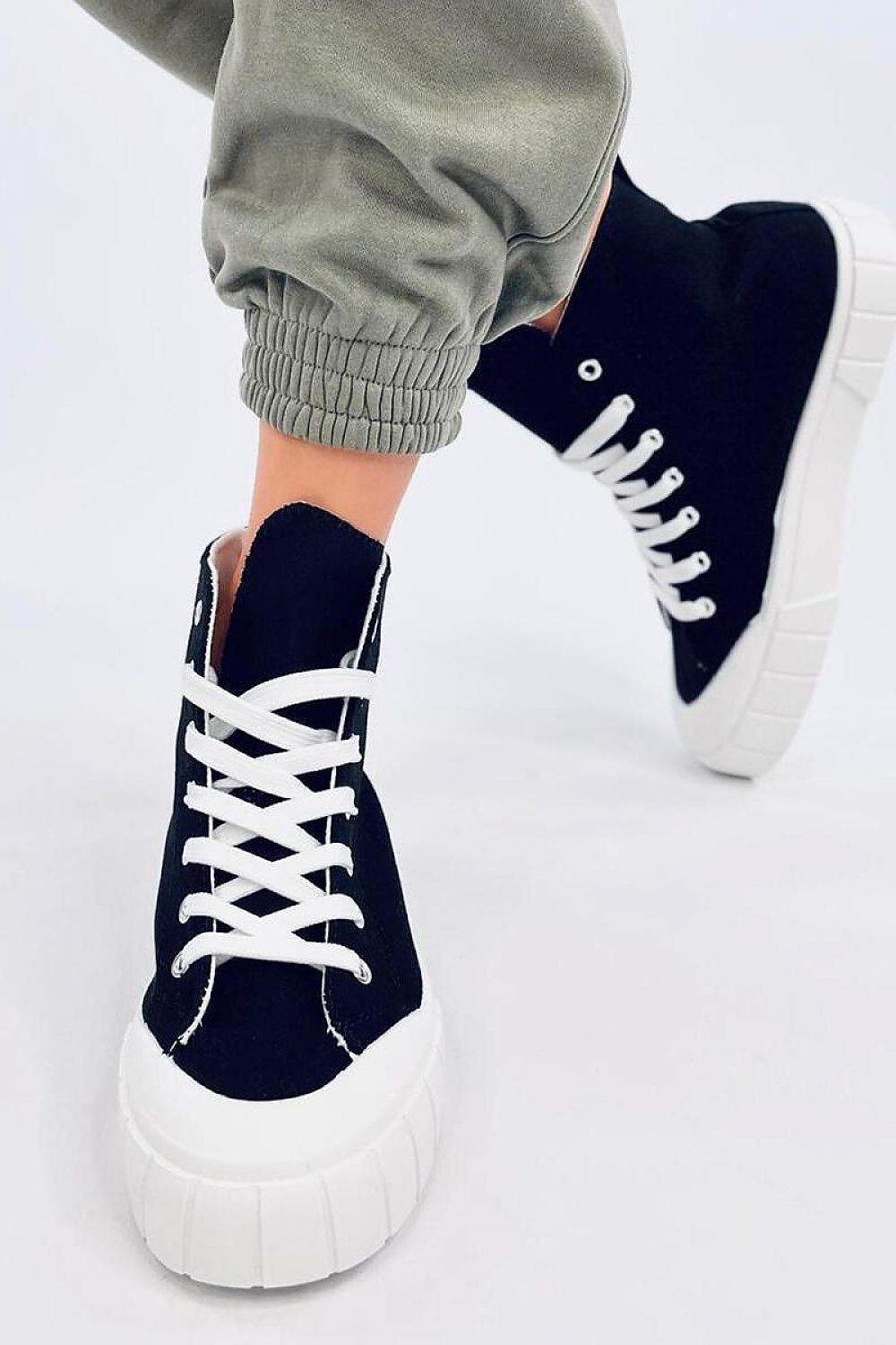 Sneakers Model 195529 Inello