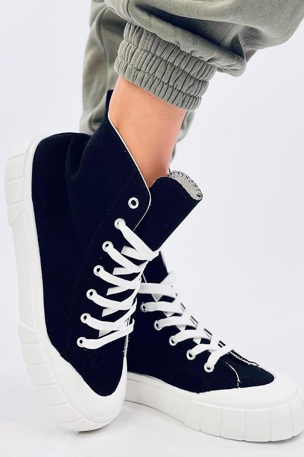Sneakers Model 195529 Inello