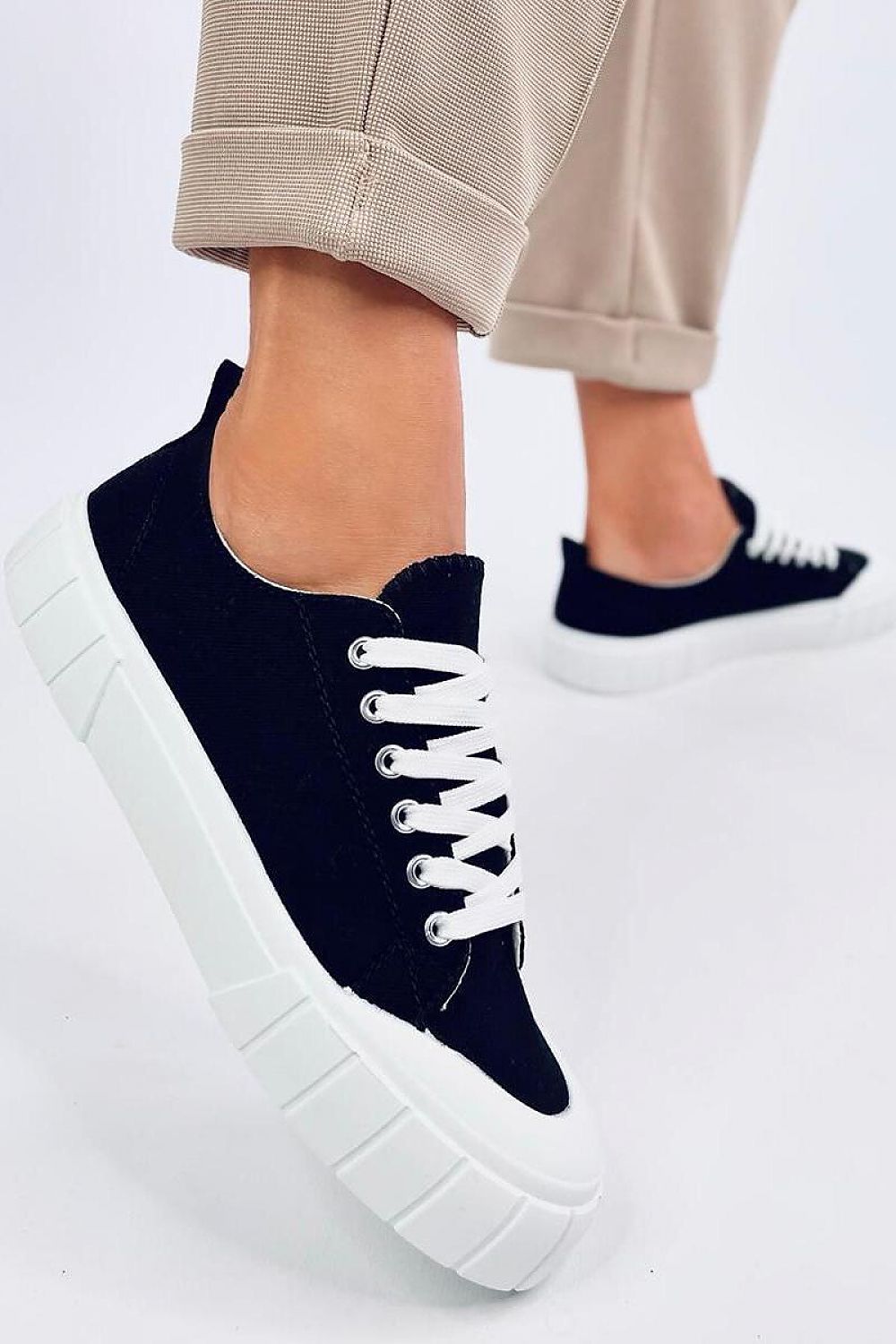 Sneakers Model 195549 Inello