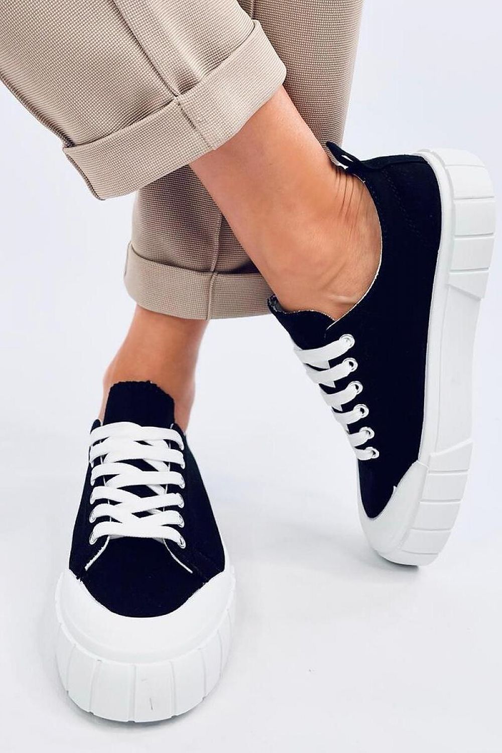 Sneakers Model 195549 Inello