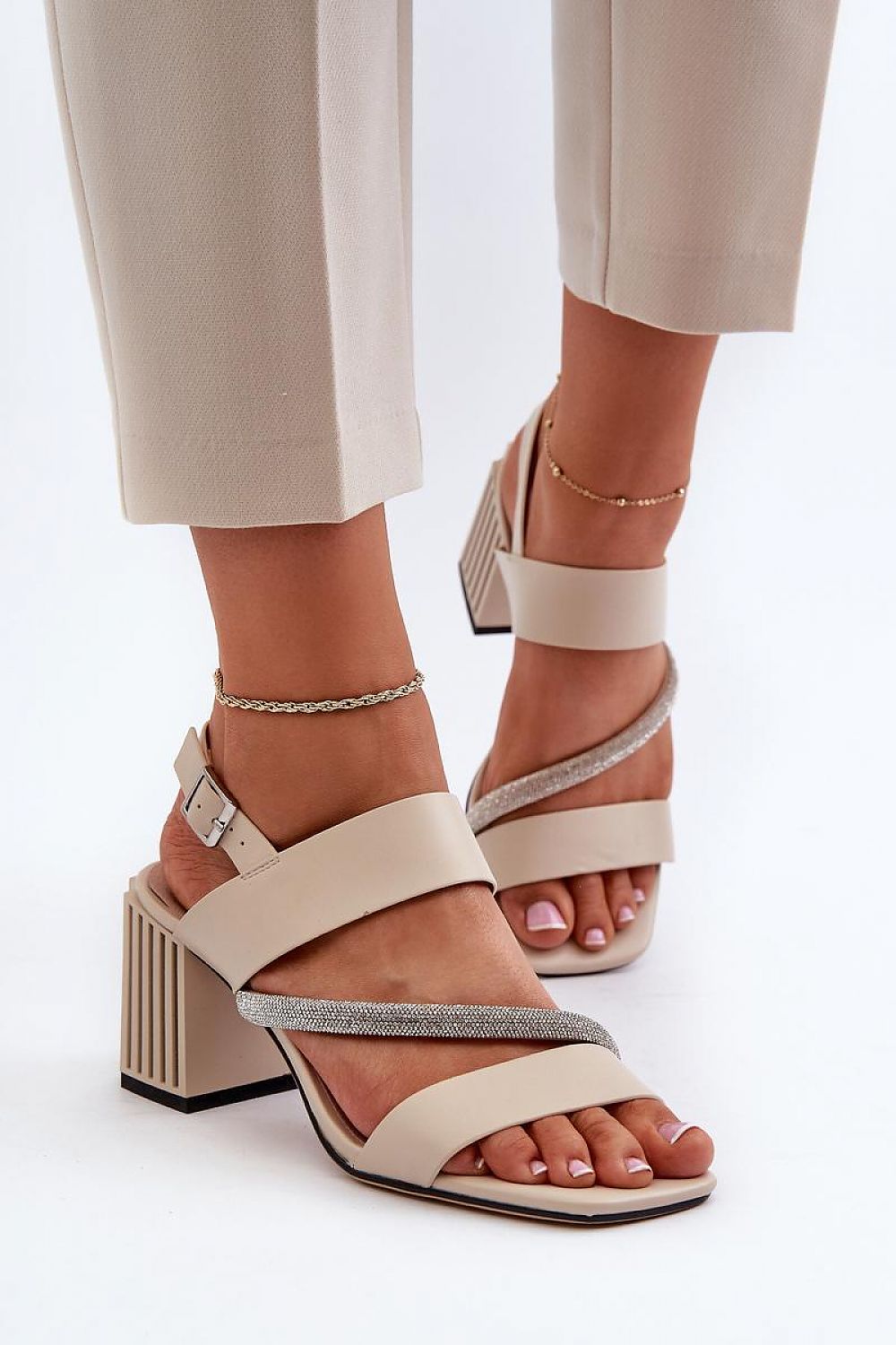 Sandalen mit Absatz Model 195551 Step in style