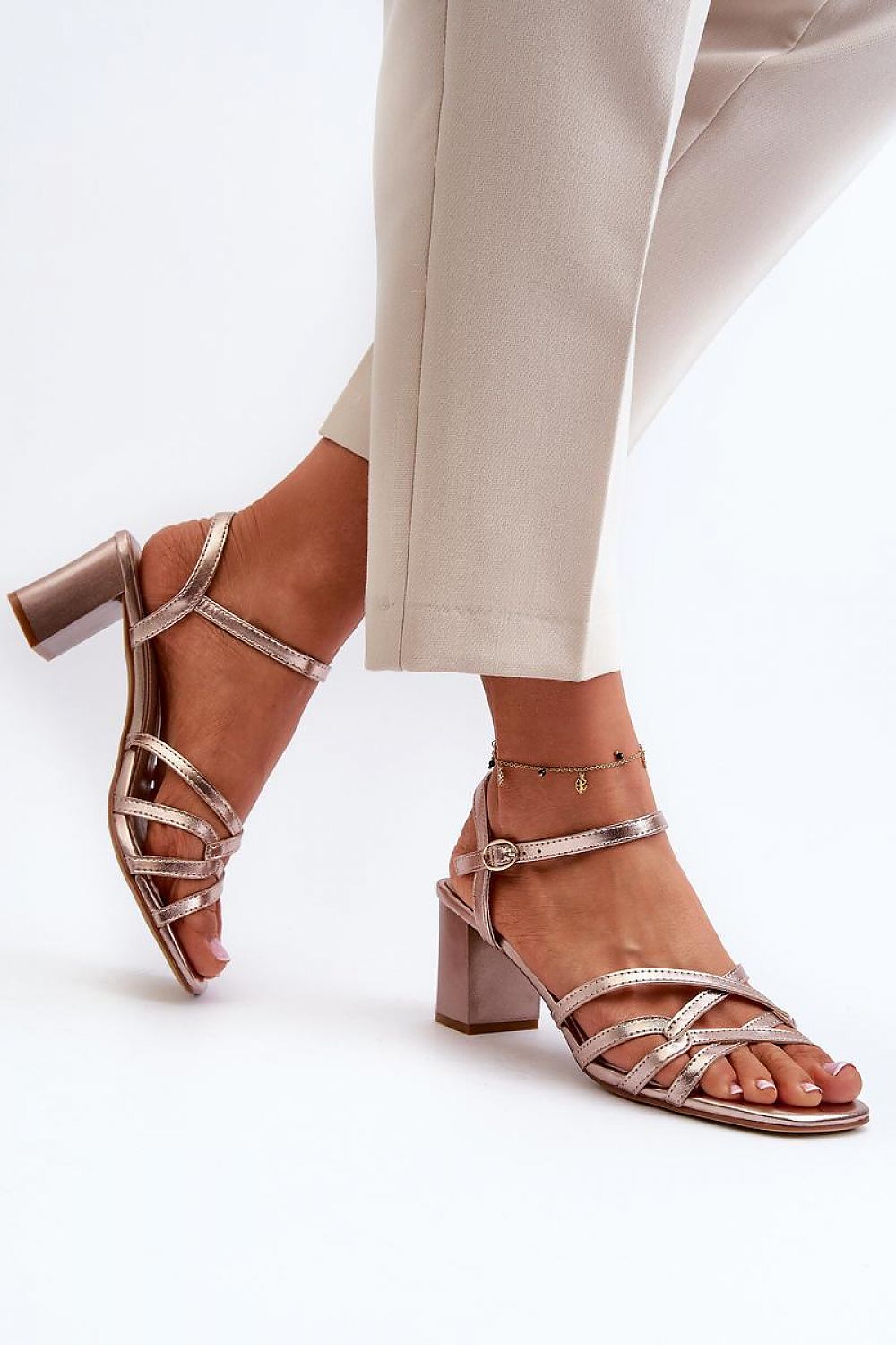 Sandalen mit Absatz Model 195745 Step in style