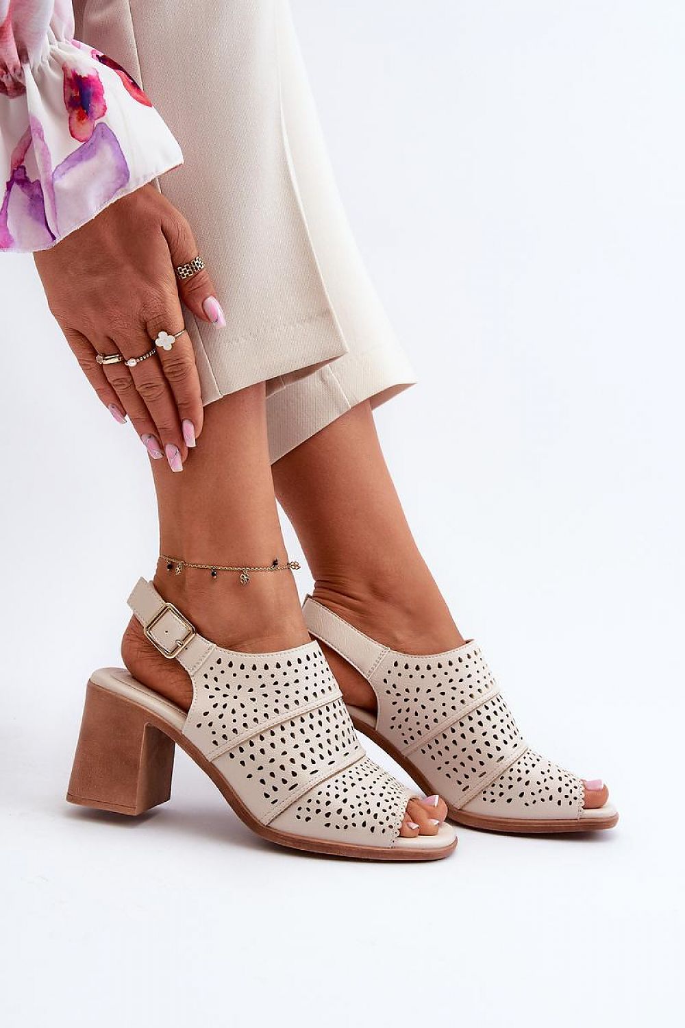 Sandalen mit Absatz Model 195749 Step in style