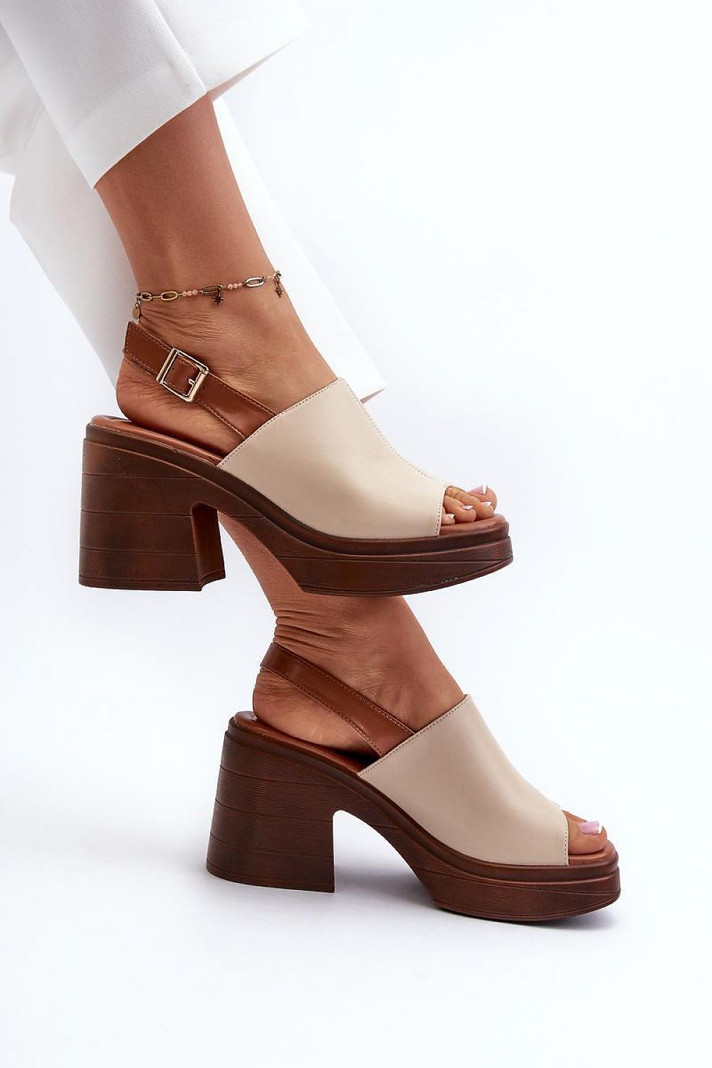Sandalen mit Absatz Model 196236 Step in style