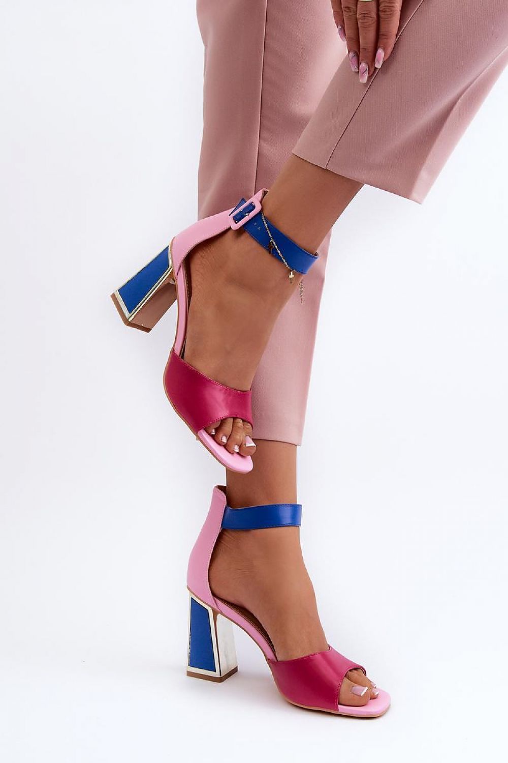 Sandalen mit Absatz Model 197087 Step in style