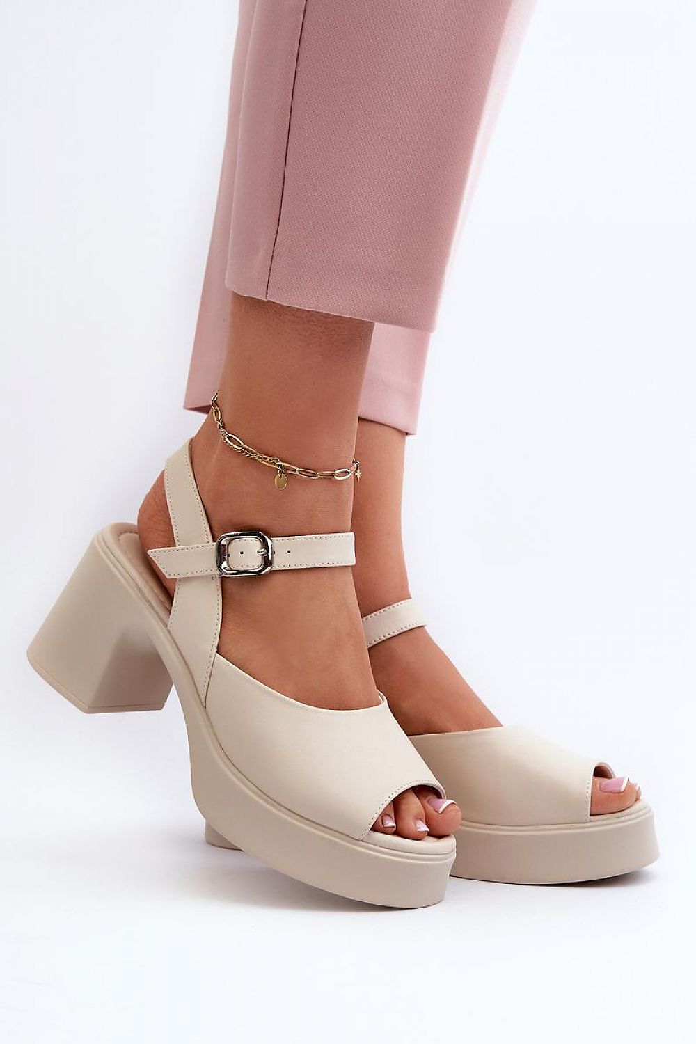 Sandalen mit Absatz Model 197106 Step in style