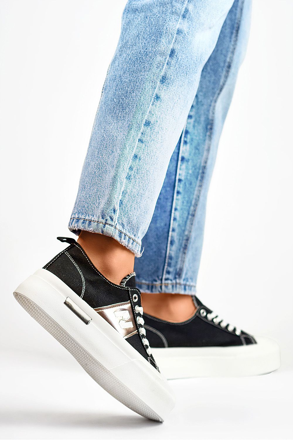 Sneakers Model 197978 PRIMO