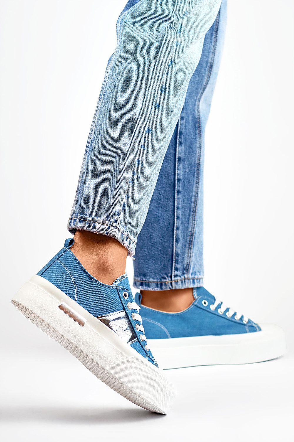 Sneakers Model 197980 PRIMO