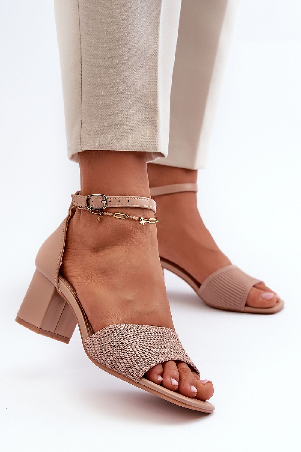 Sandalen mit Absatz Model 198687 Step in style