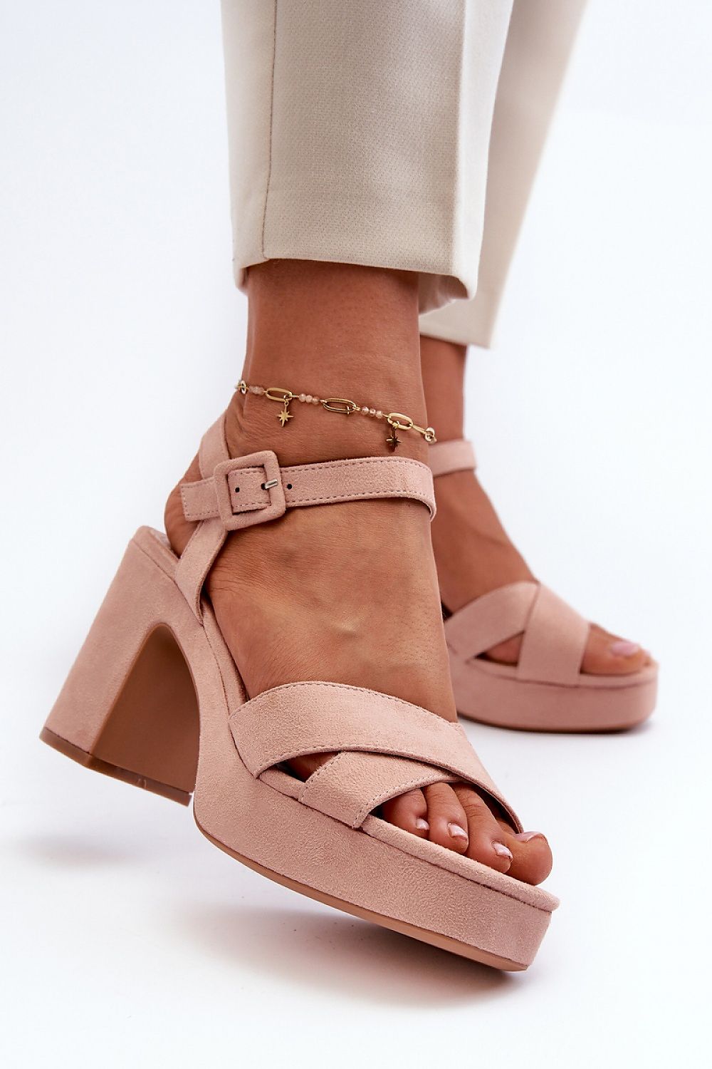 Sandalen mit Absatz Model 198783 Step in style