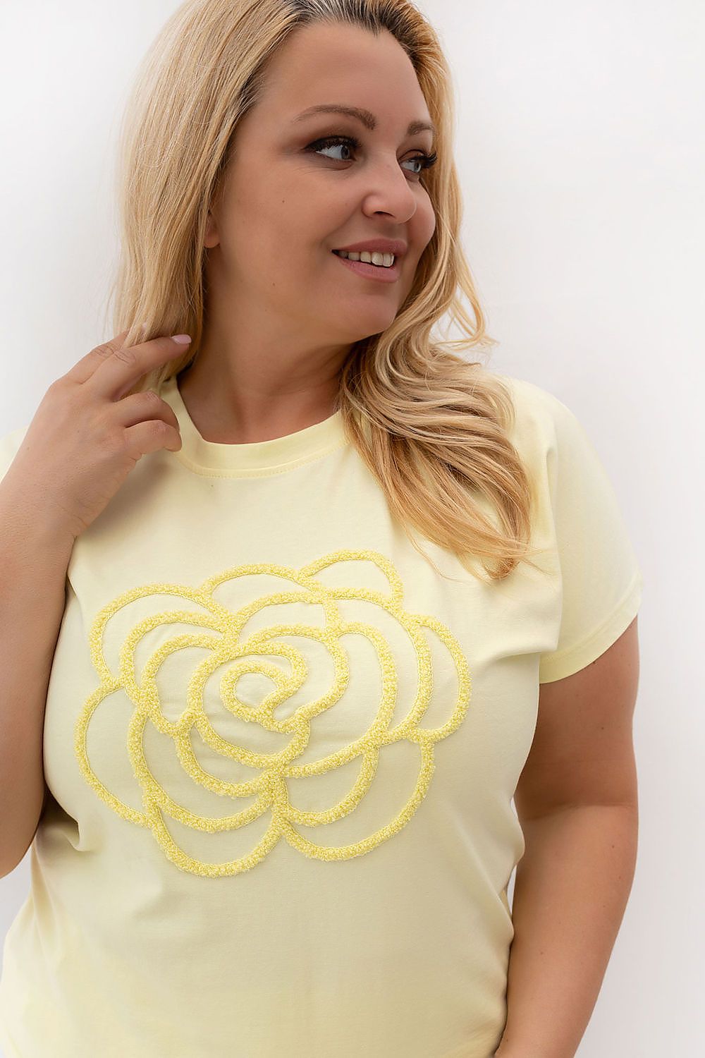 Plus-Size T-shirt model 230449 Relevance