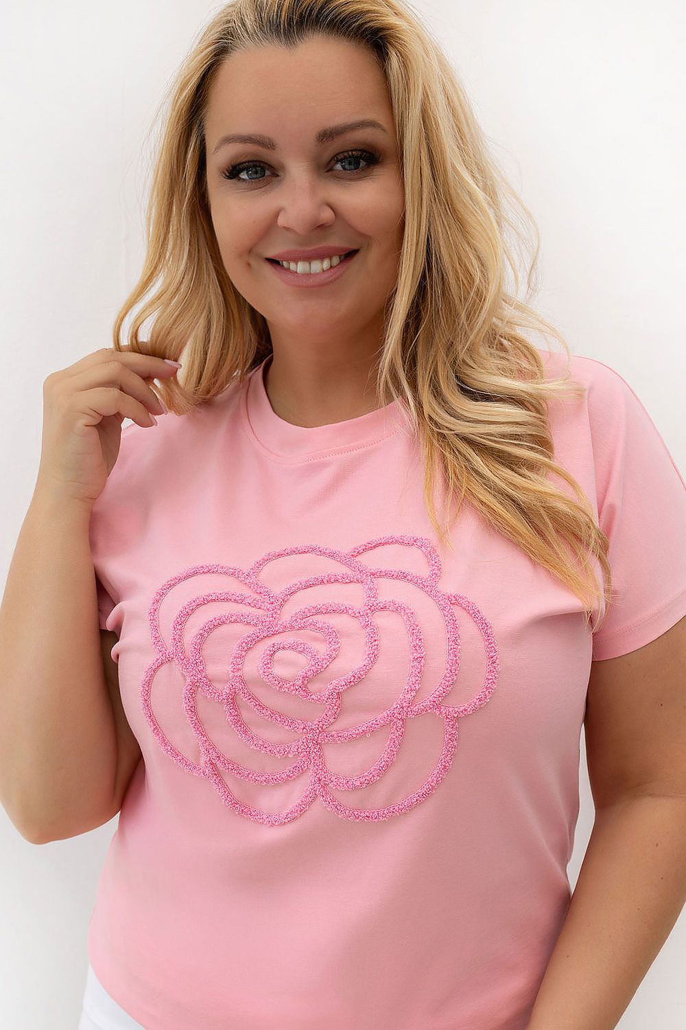 Plus-Size T-shirt model 230450 Relevance