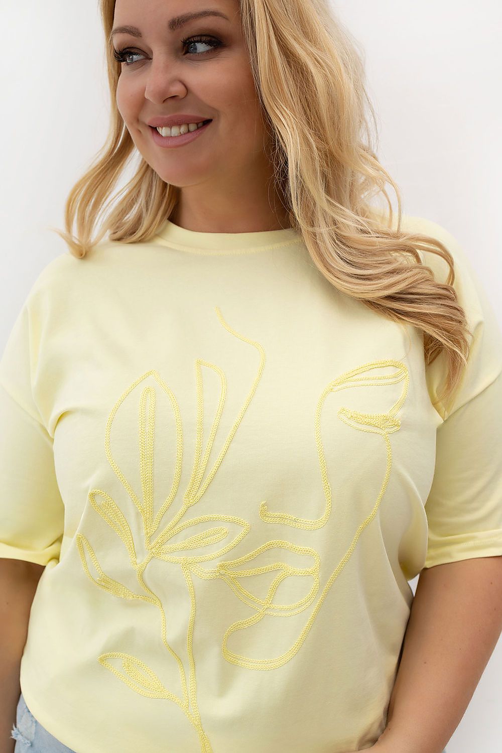 Plus-Size T-shirt model 230452 Relevance