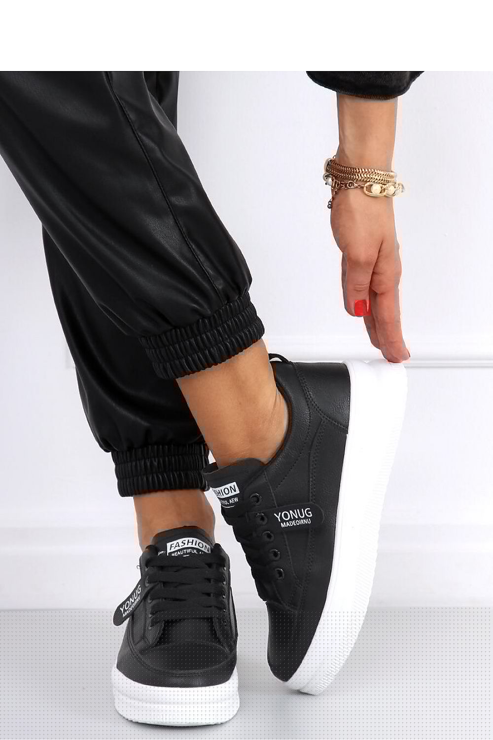 Sneakers Model 162701 Inello