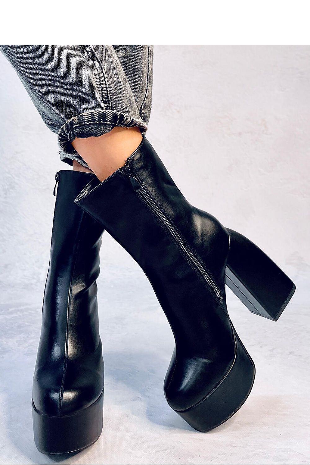 Stiefeletten mit Absatz Model 184465 Inello