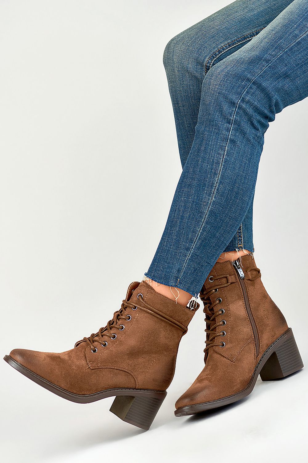 Stiefeletten mit Absatz Model 184634 PRIMO
