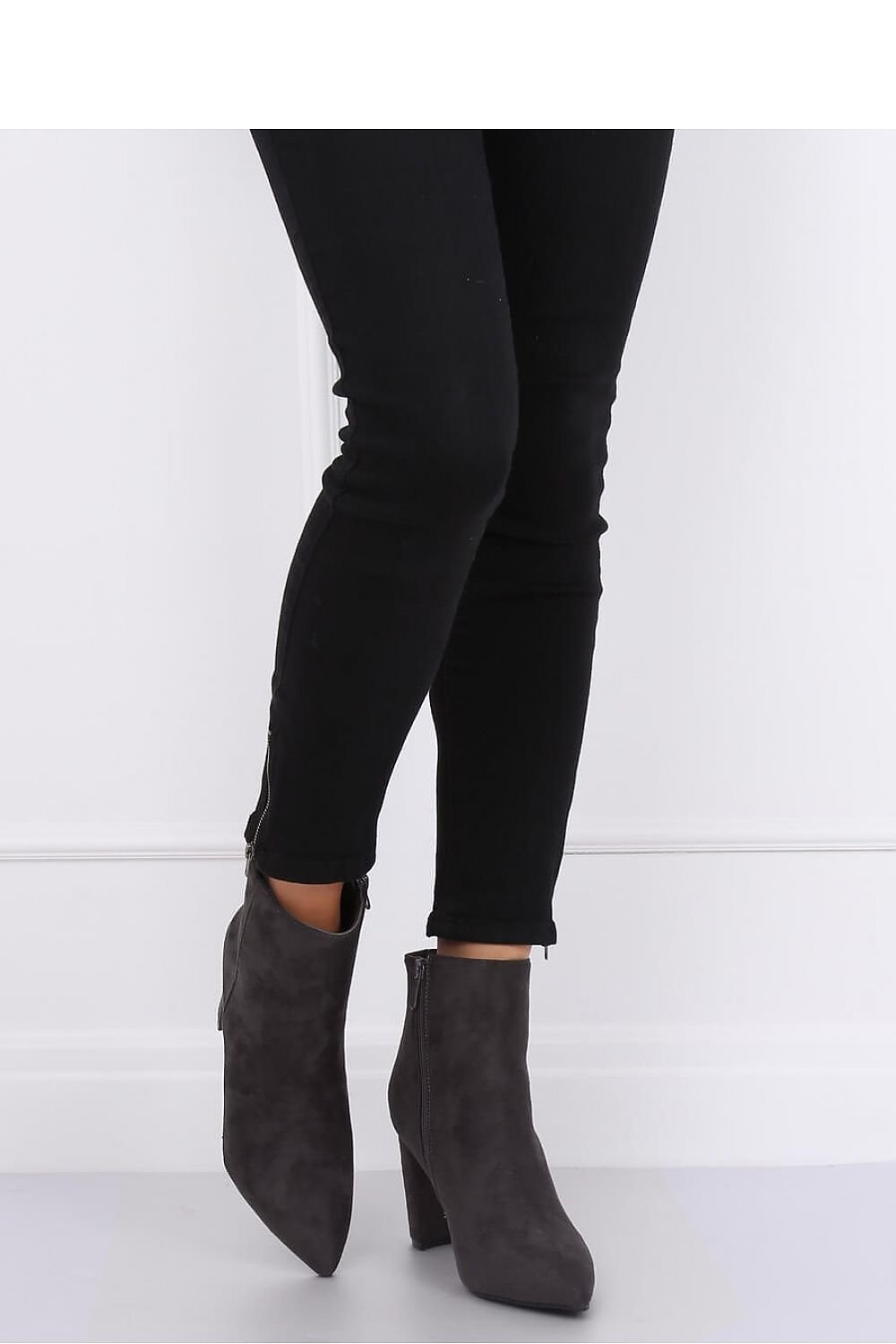 Stiefeletten mit Absatz Model 134837 Inello