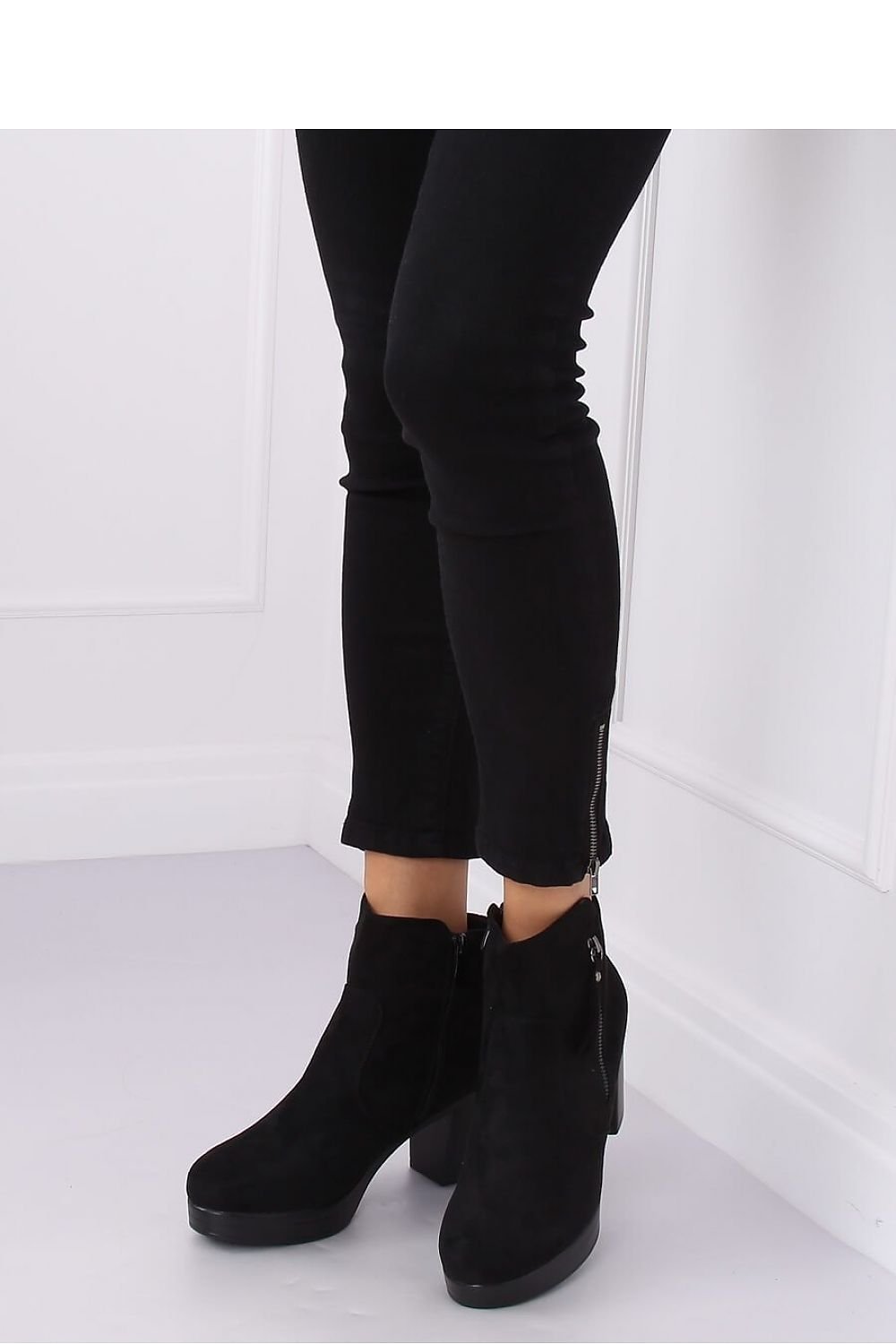 Stiefeletten mit Absatz Model 135573 Inello