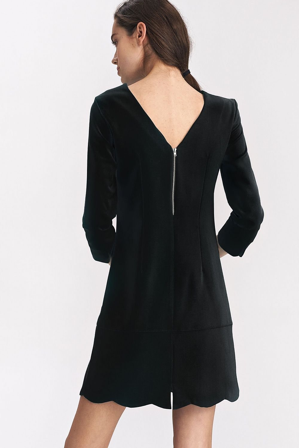 Kurzes Kleid Model 141301 Nife