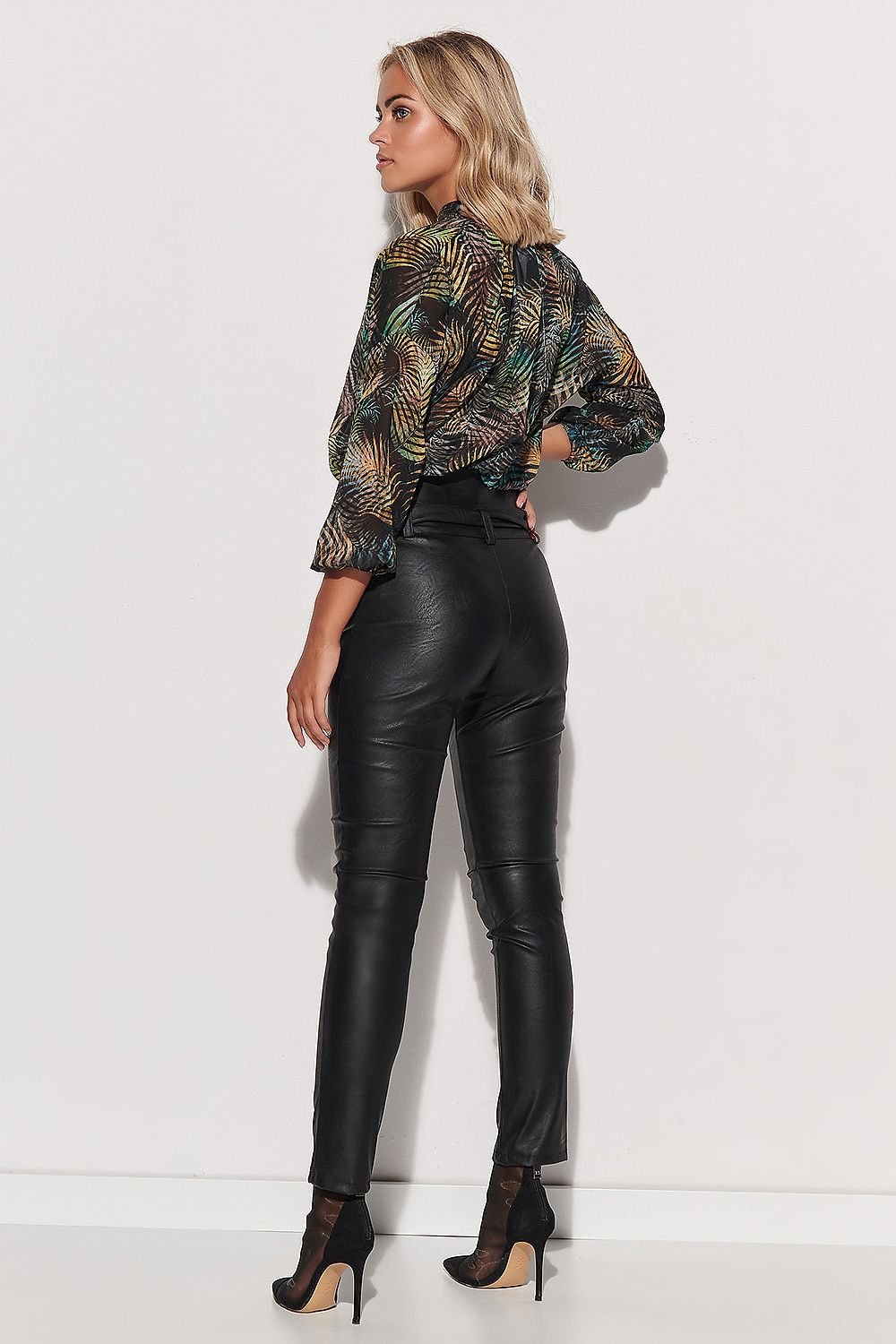 Bluse Model 148786 Makadamia