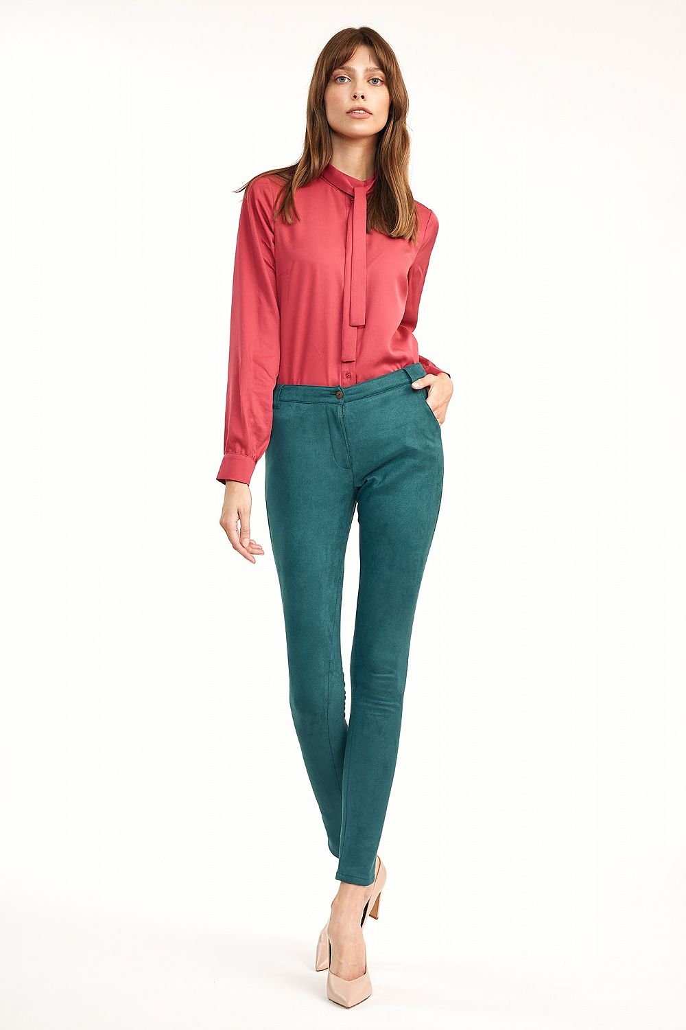Lange Hose Model 157890 Nife