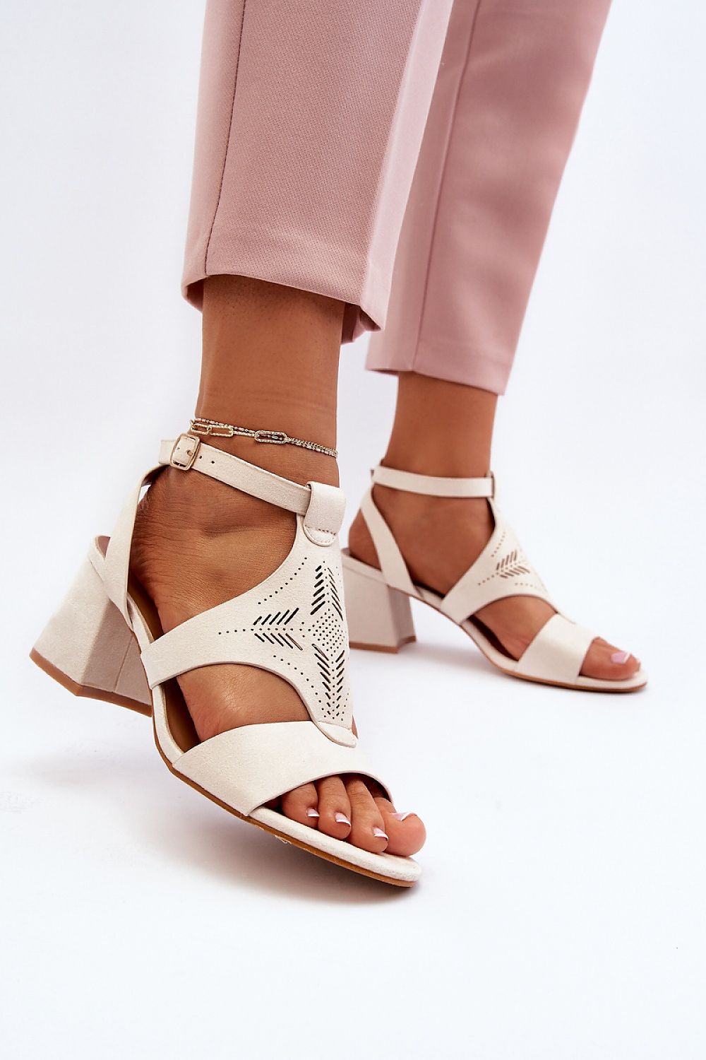 Sandalen mit Absatz Model 194492 Step in style