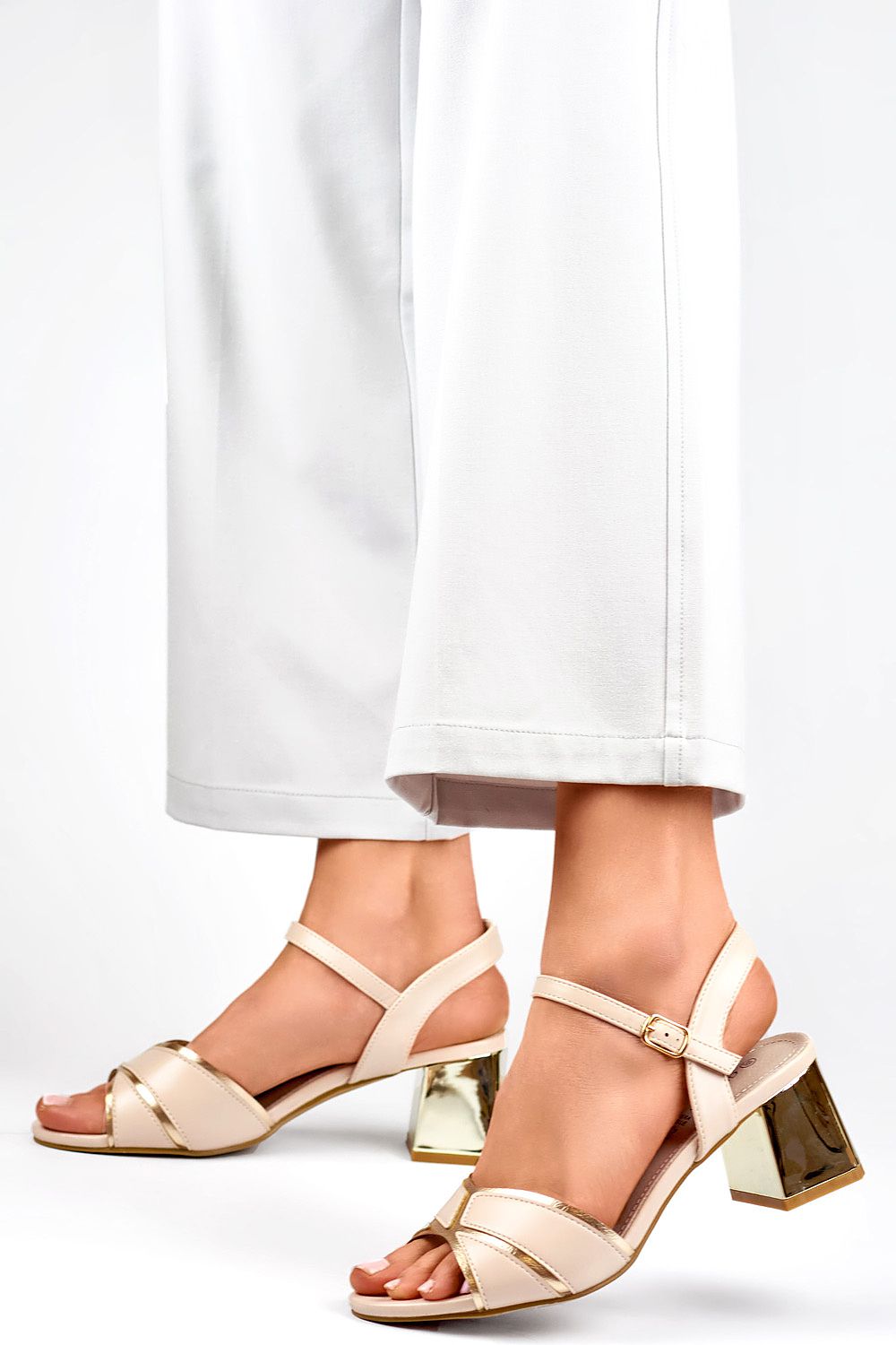 Sandalen mit Absatz Model 194899 PRIMO