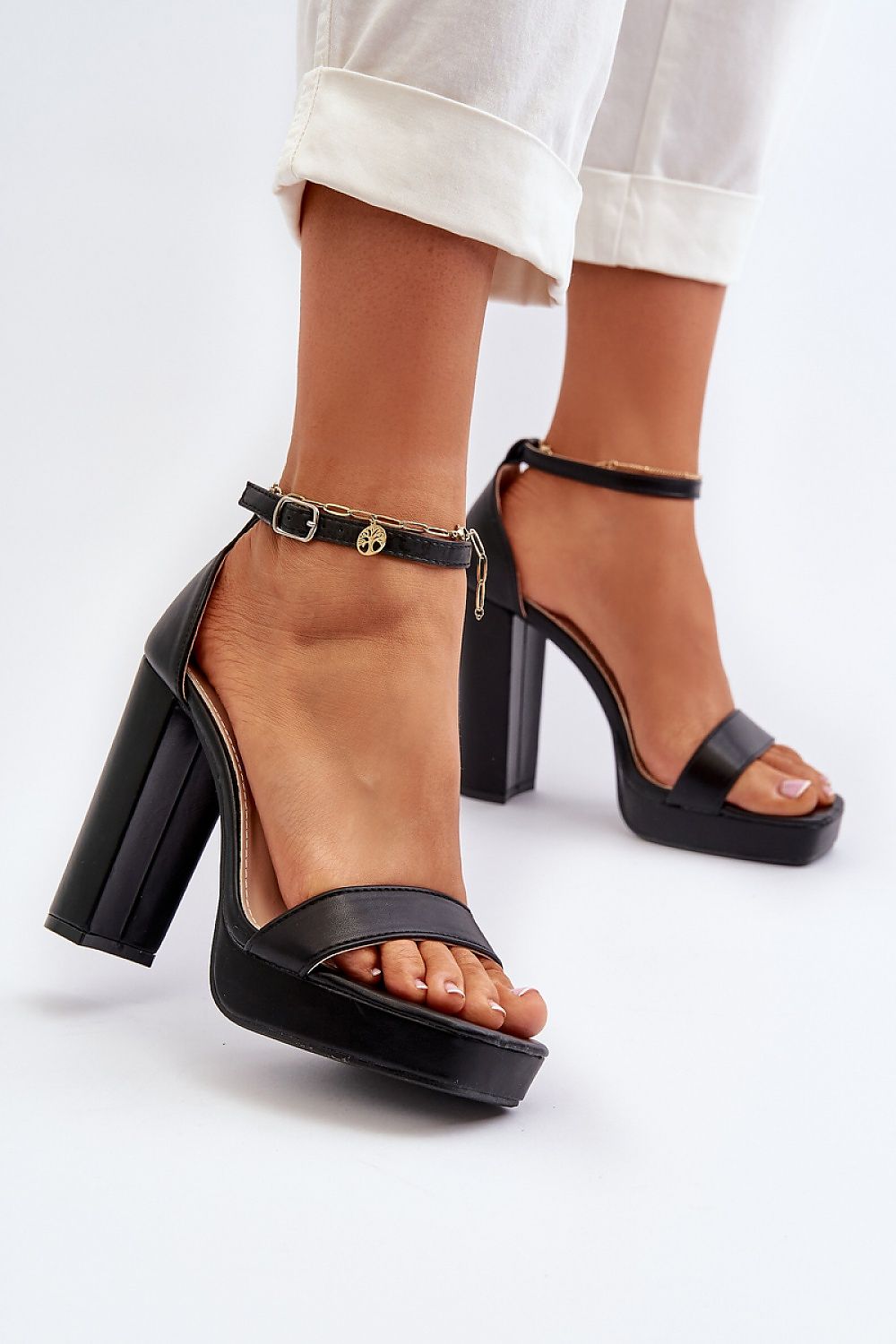 Sandalen mit Absatz Model 195275 Step in style