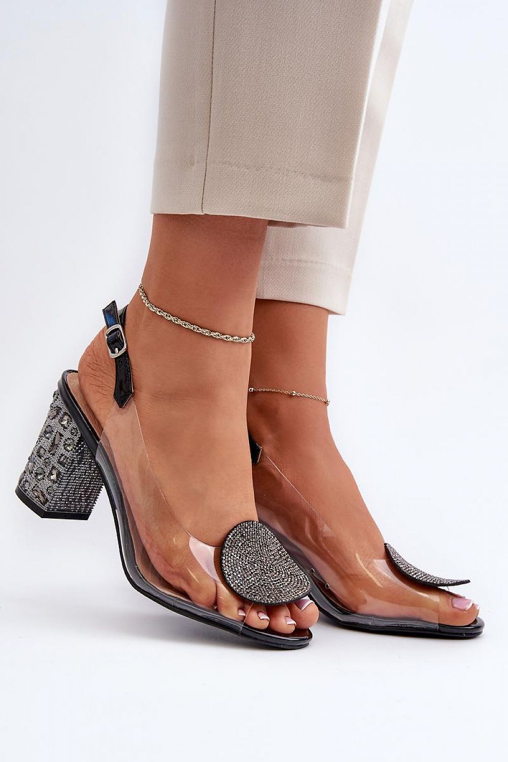 Sandalen mit Absatz Model 195443 Step in style
