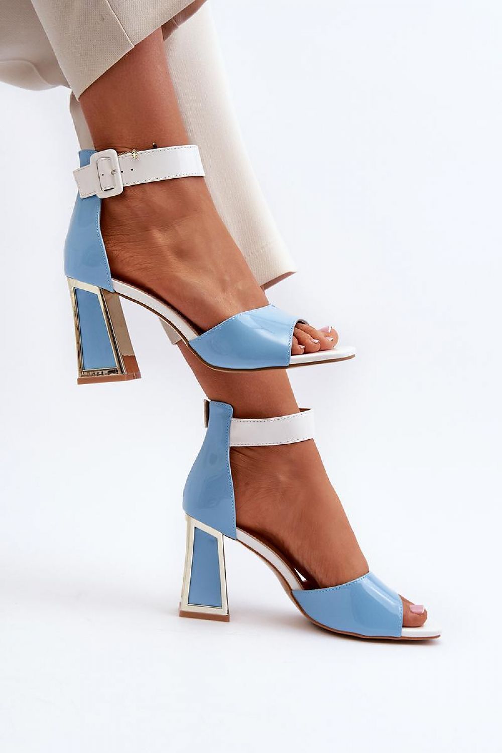 Sandalen mit Absatz Model 195535 Step in style
