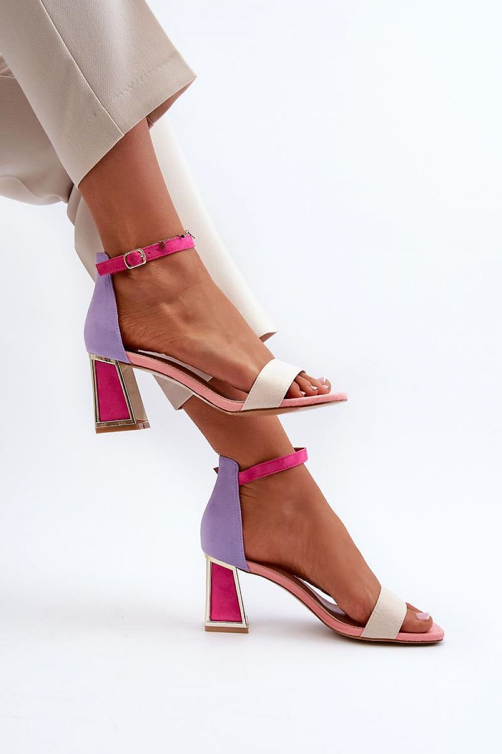 Sandalen mit Absatz Model 195540 Step in style