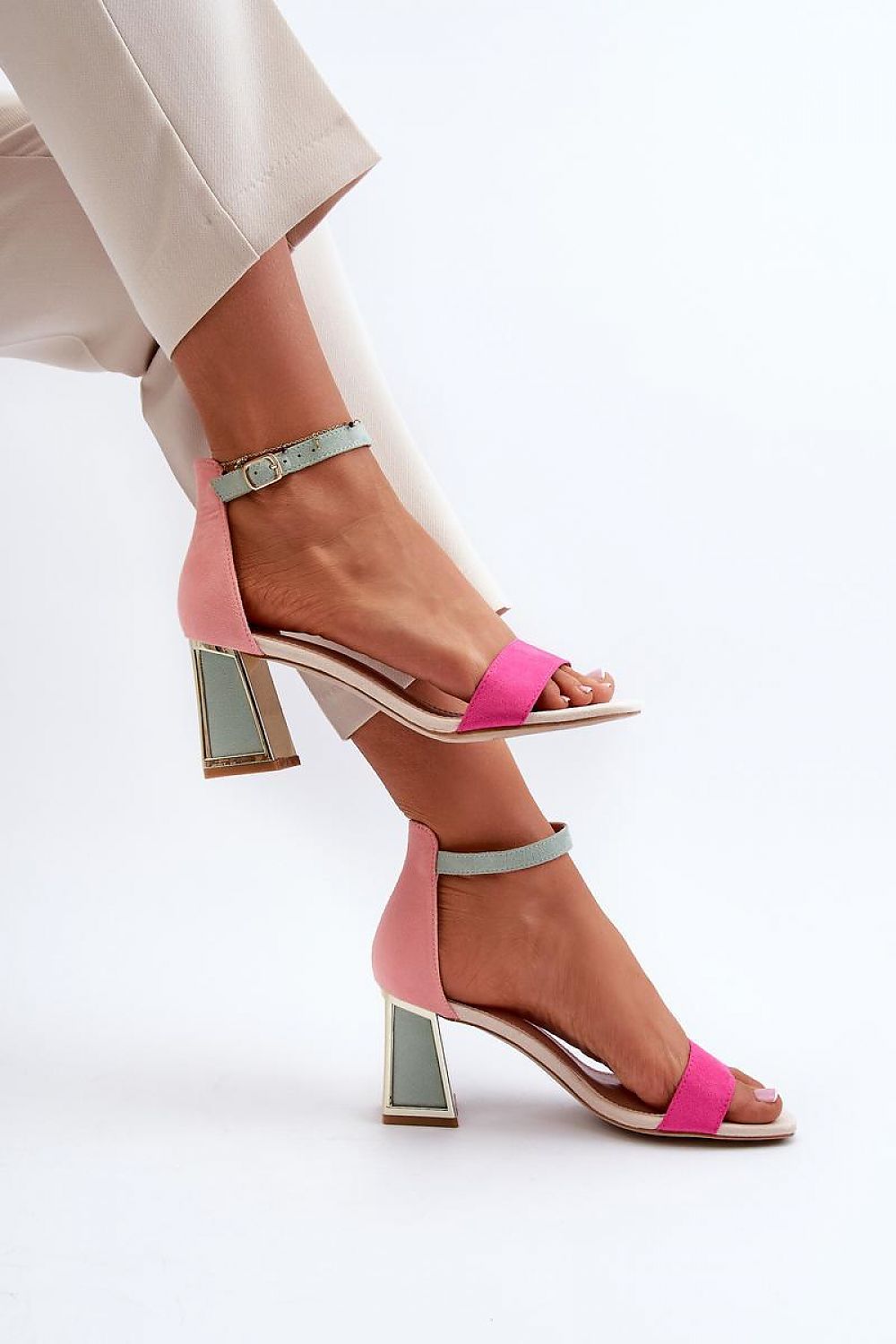 Sandalen mit Absatz Model 195541 Step in style