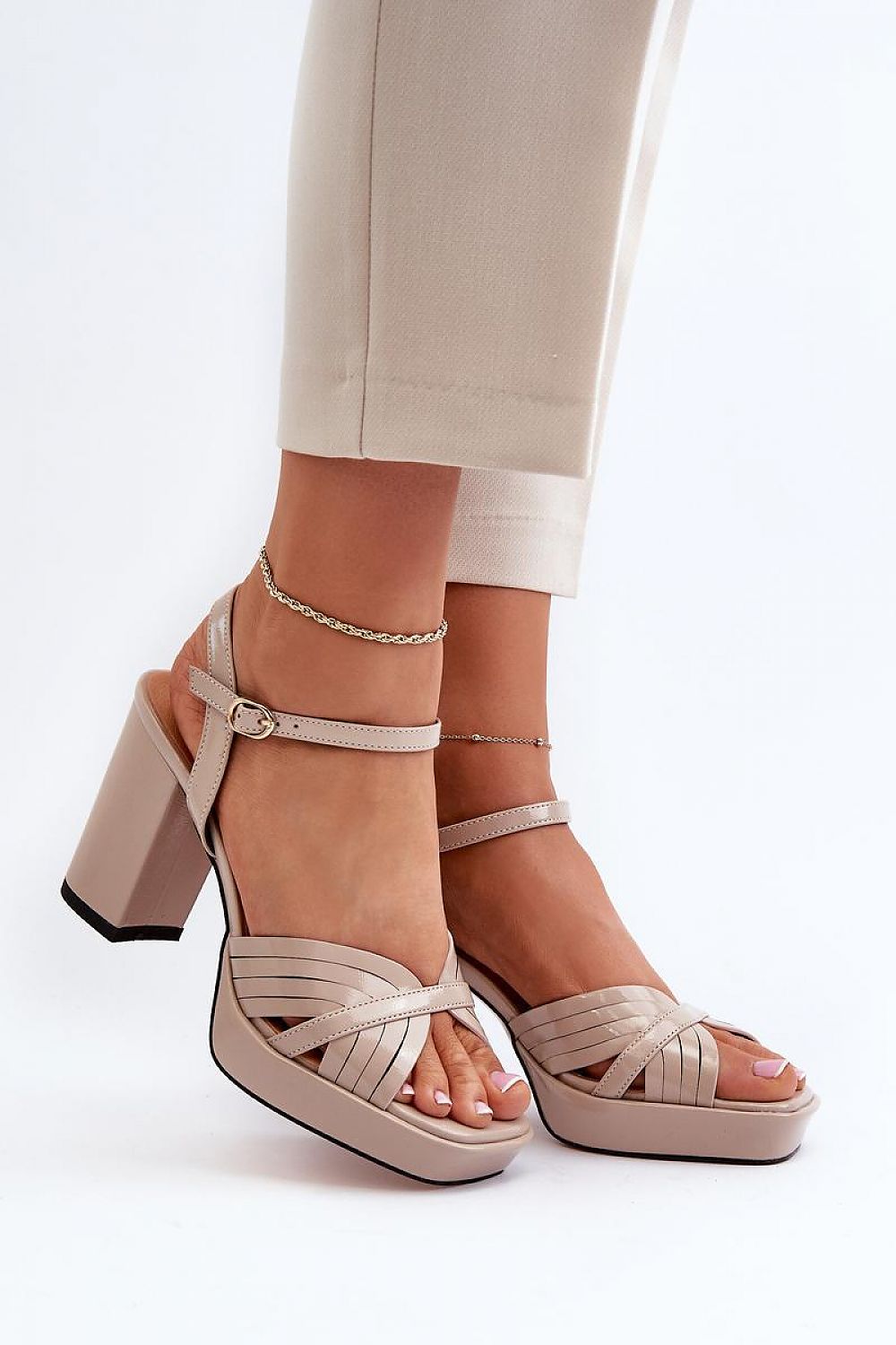 Sandalen mit Absatz Model 195544 Step in style
