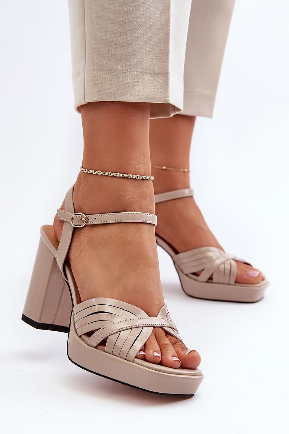 Sandalen mit Absatz Model 195544 Step in style