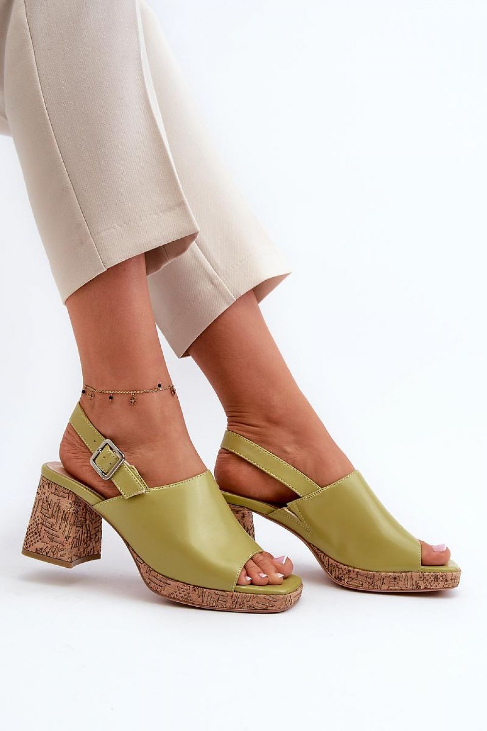 Sandalen mit Absatz Model 195747 Step in style