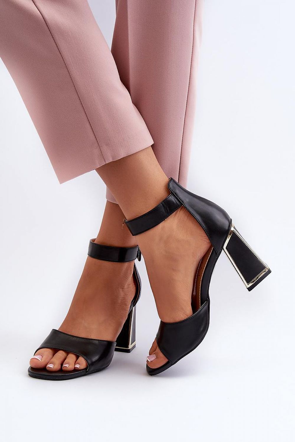Sandalen mit Absatz Model 197088 Step in style