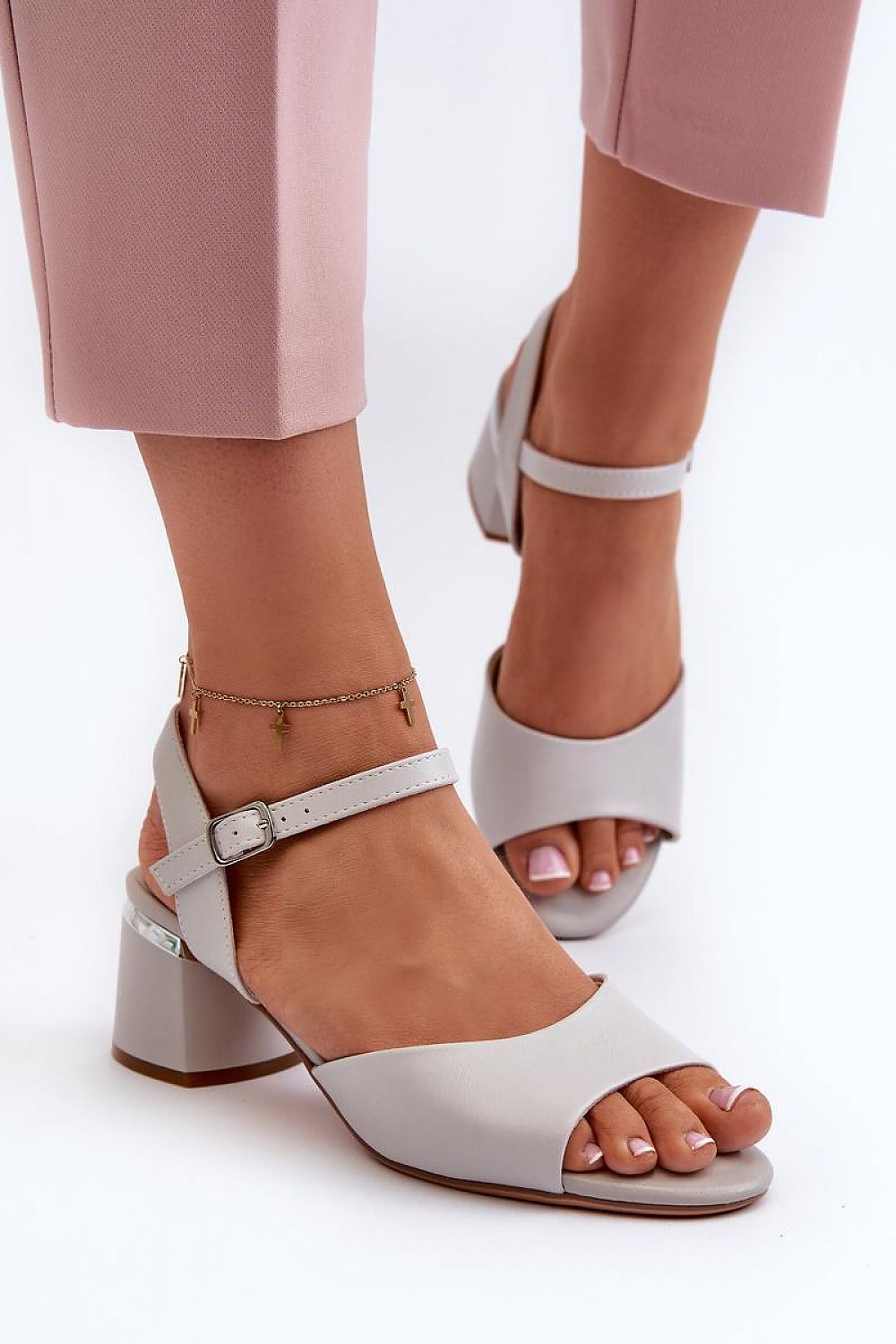 Sandalen mit Absatz Model 197097 Step in style