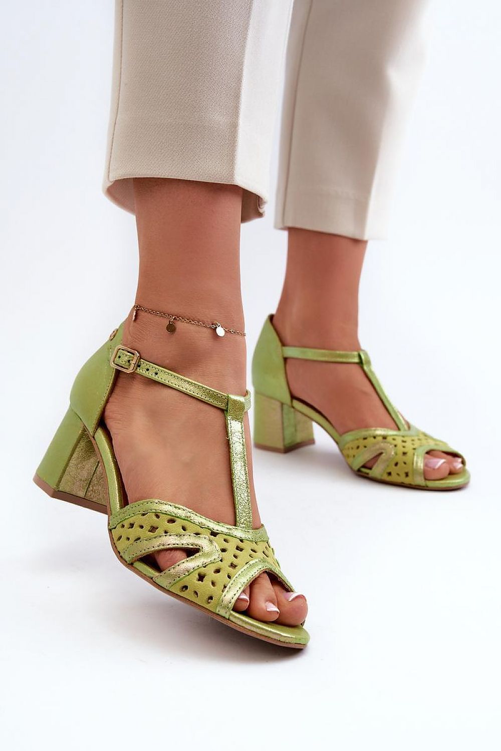 Sandalen mit Absatz Model 197702 Step in style