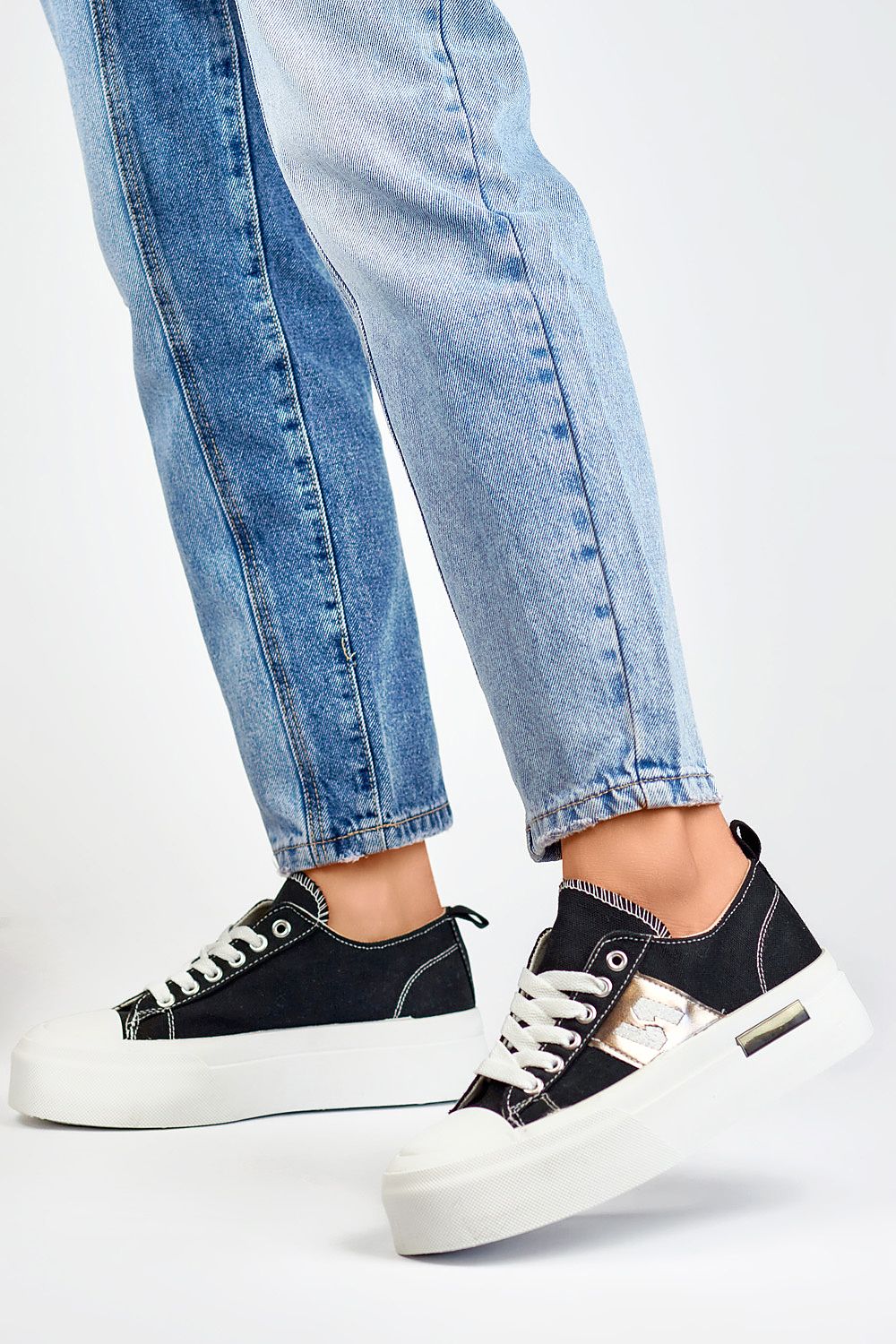 Sneakers Model 197978 PRIMO