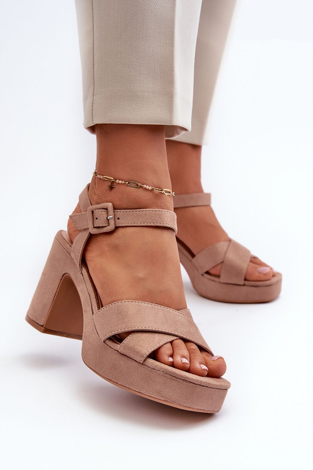 Sandalen mit Absatz Model 198782 Step in style