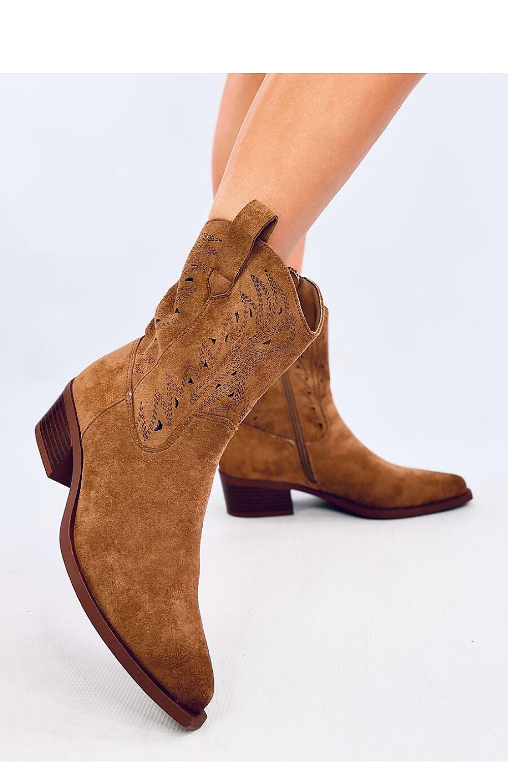 Stiefeletten mit Absatz Model 202144 Inello