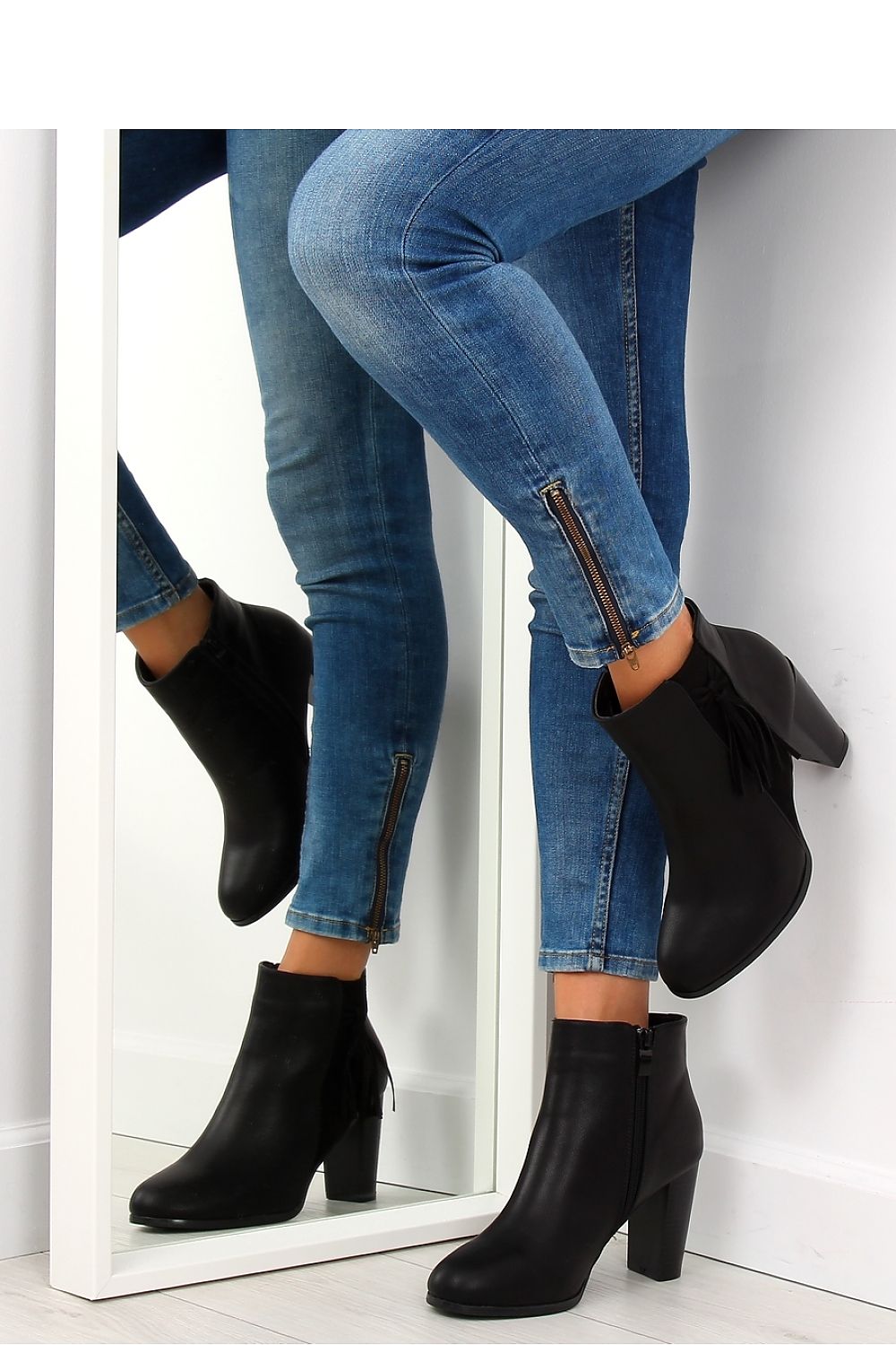 Stiefeletten mit Absatz Model 122310 Inello